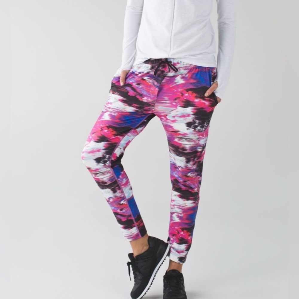 Lululemon Jet Crop (Slim) *Luxtreme
Pigment Wind White Multi